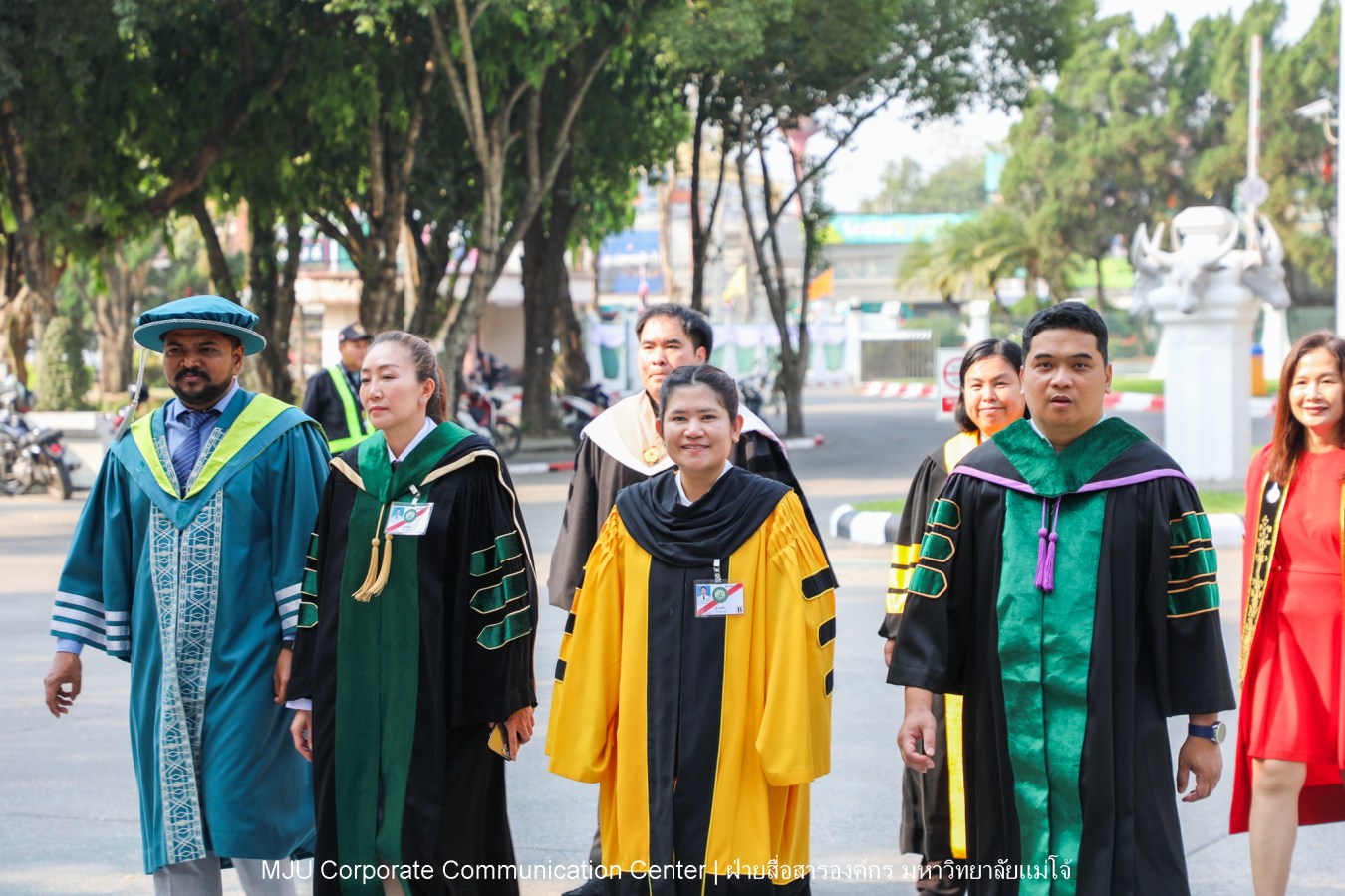 บรรยากาศ พิธีพระราชทานปริญญาบัตร มหาวิทยาลัยแม่โจ้ ประจำปีการศึกษา2567-2568 ครั้งที่ 48  ในวันที่ 19 กุมภาพันธ์ พ.ศ.2569 ณ ศูนย์กีฬาเฉลิมพระเกียรติ มหาวิทยาลัยแม่โจ้