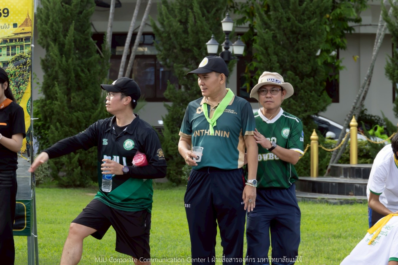 10 กิโลแห่งรอยยิ้ม ประเพณี เดินวิ่ง แม่โจ้ – สันทราย  ชาวสันทราย รุ่นพี่ ศิษย์เก่า  ร่วมต้อนรับอินทนิลช่อที่ 91 กว่า 6,200 คน อย่างอบอุ่น