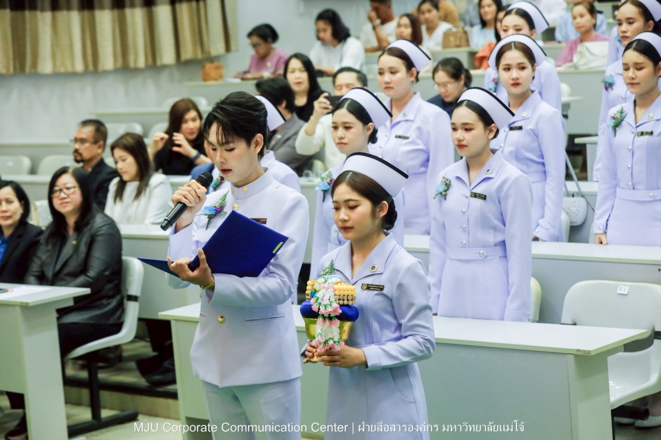 พยาบาลแม่โจ้ รุ่น 1 ประดับแถบหมวก-รับเข็มวิทยฐานะ พร้อมก้าวสู่พยาบาลวิชาชีพอย่างเป็นทางการ