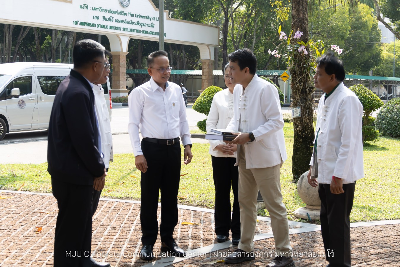 รองปลัดกระทรวงมหาดไทย สักการะสิ่งศักดิ์ ม.แม่โจ้