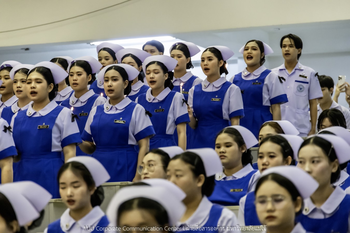 พยาบาลแม่โจ้ รุ่นที่ 3  รับหมวก เข็มเลื่อนชั้นปี และตะเกียงไนติงเกล เตรียมพร้อมออกฝึกปฏิบัติการจริงในสถานพยาบาล