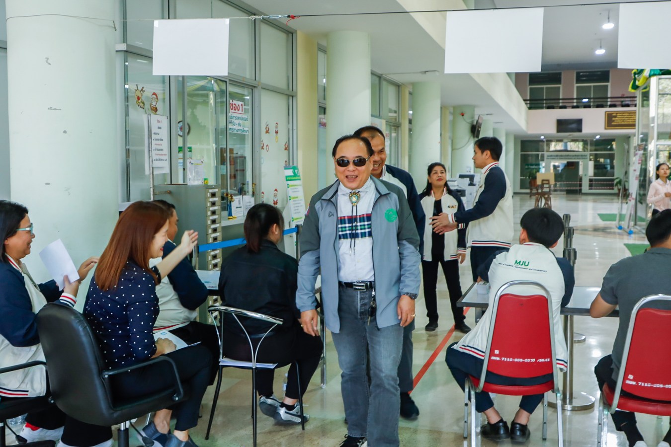 Congratulations    บรรยากาศ      บัณฑิตแม่โจ้ รายงานตัวเตรียมเข้าพิธีพระราชทานปริญญาบัตร ครั้งที่ 48