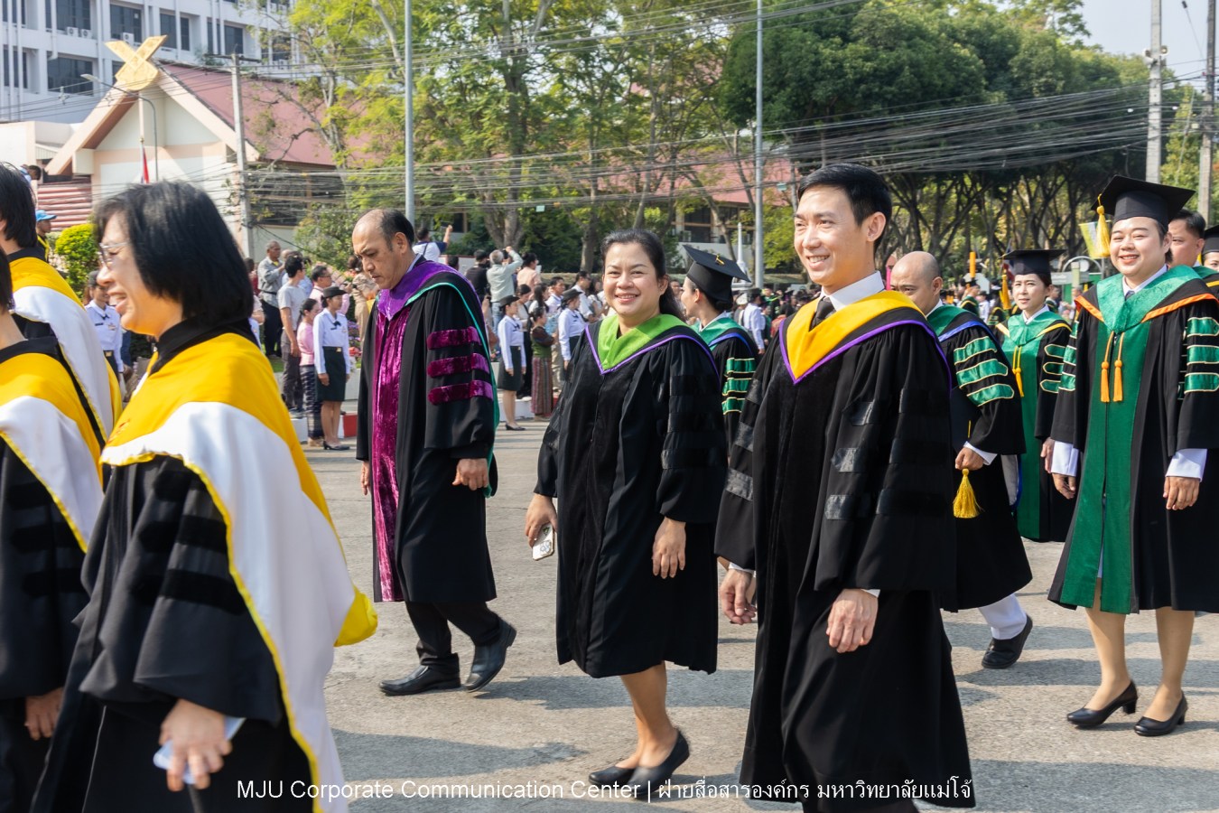 บรรยากาศ พิธีพระราชทานปริญญาบัตร มหาวิทยาลัยแม่โจ้ ประจำปีการศึกษา2567-2568 ครั้งที่ 48  ในวันที่ 19 กุมภาพันธ์ พ.ศ.2569 ณ ศูนย์กีฬาเฉลิมพระเกียรติ มหาวิทยาลัยแม่โจ้