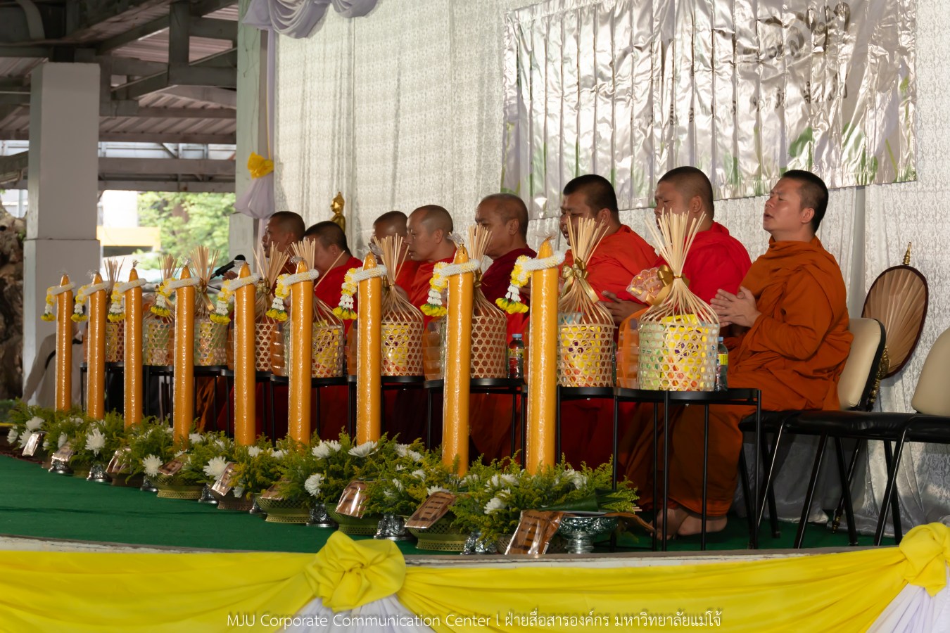 ม.แม่โจ้ ทำนุบำรุงพระพุทธศาสนา จัดถวายเทียนพรรษา 9 วัด