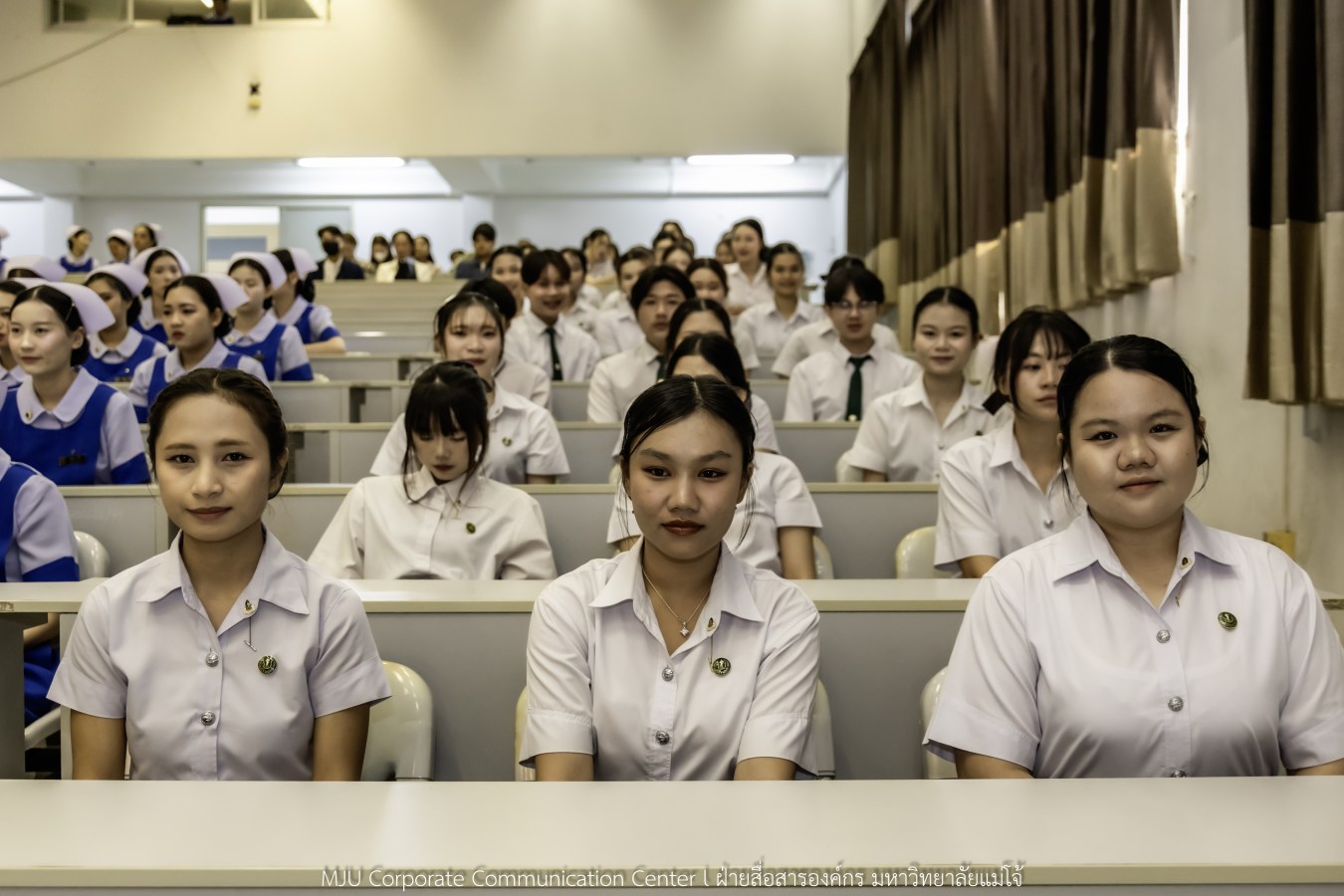 พยาบาลแม่โจ้ รุ่นที่ 3  รับหมวก เข็มเลื่อนชั้นปี และตะเกียงไนติงเกล เตรียมพร้อมออกฝึกปฏิบัติการจริงในสถานพยาบาล