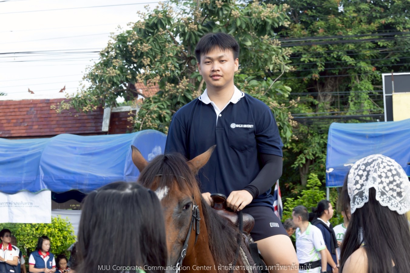 10 กิโลแห่งรอยยิ้ม ประเพณี เดินวิ่ง แม่โจ้ – สันทราย  ชาวสันทราย รุ่นพี่ ศิษย์เก่า  ร่วมต้อนรับอินทนิลช่อที่ 91 กว่า 6,200 คน อย่างอบอุ่น