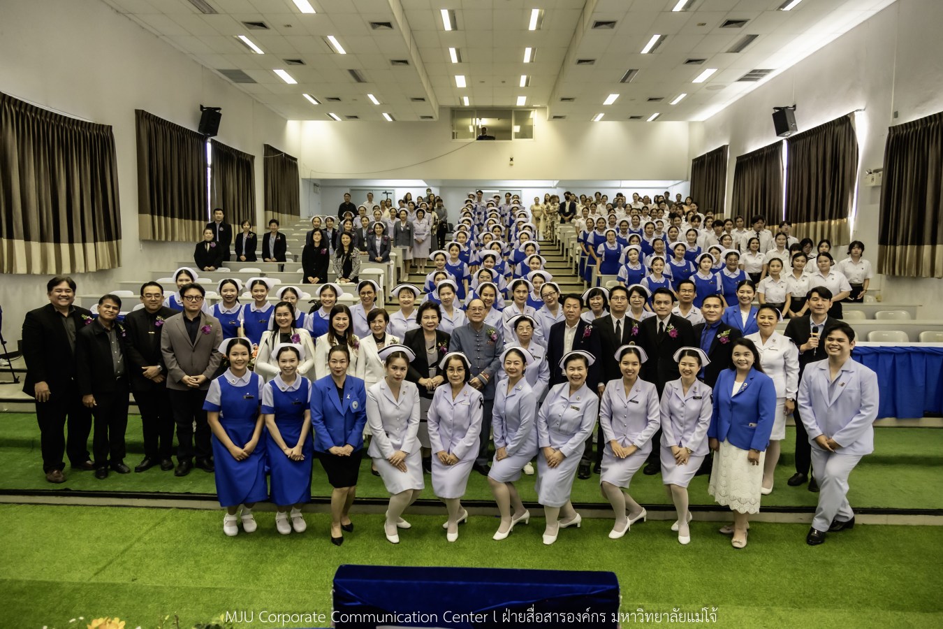 พยาบาลแม่โจ้ รุ่นที่ 3  รับหมวก เข็มเลื่อนชั้นปี และตะเกียงไนติงเกล เตรียมพร้อมออกฝึกปฏิบัติการจริงในสถานพยาบาล