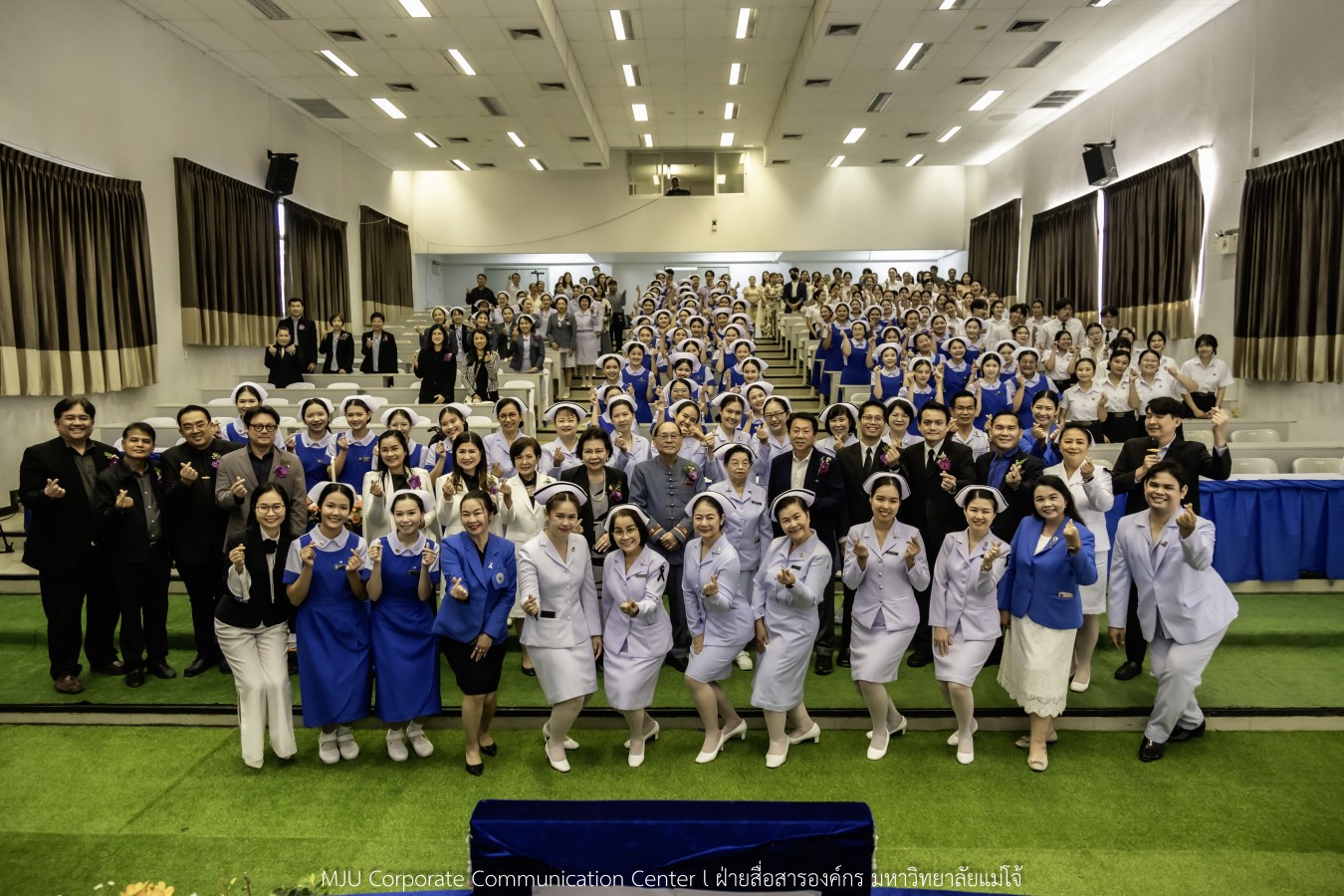 พยาบาลแม่โจ้ รุ่นที่ 3  รับหมวก เข็มเลื่อนชั้นปี และตะเกียงไนติงเกล เตรียมพร้อมออกฝึกปฏิบัติการจริงในสถานพยาบาล