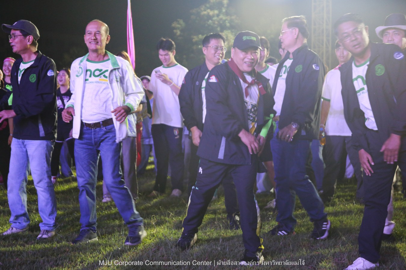10 กิโลแห่งรอยยิ้ม ประเพณี เดินวิ่ง แม่โจ้ – สันทราย  ชาวสันทราย รุ่นพี่ ศิษย์เก่า  ร่วมต้อนรับอินทนิลช่อที่ 91 กว่า 6,200 คน อย่างอบอุ่น