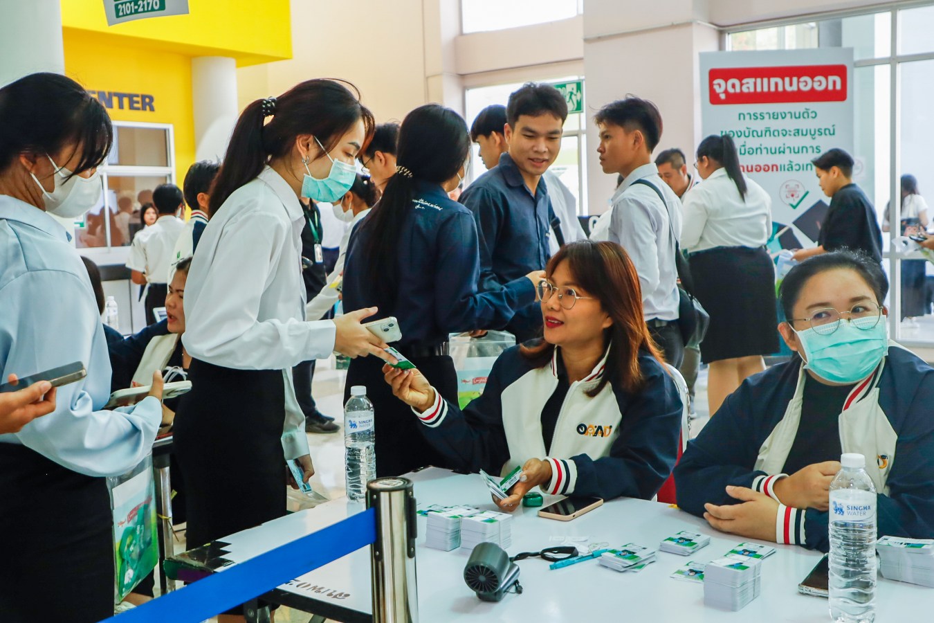 Congratulations    บรรยากาศ      บัณฑิตแม่โจ้ รายงานตัวเตรียมเข้าพิธีพระราชทานปริญญาบัตร ครั้งที่ 48