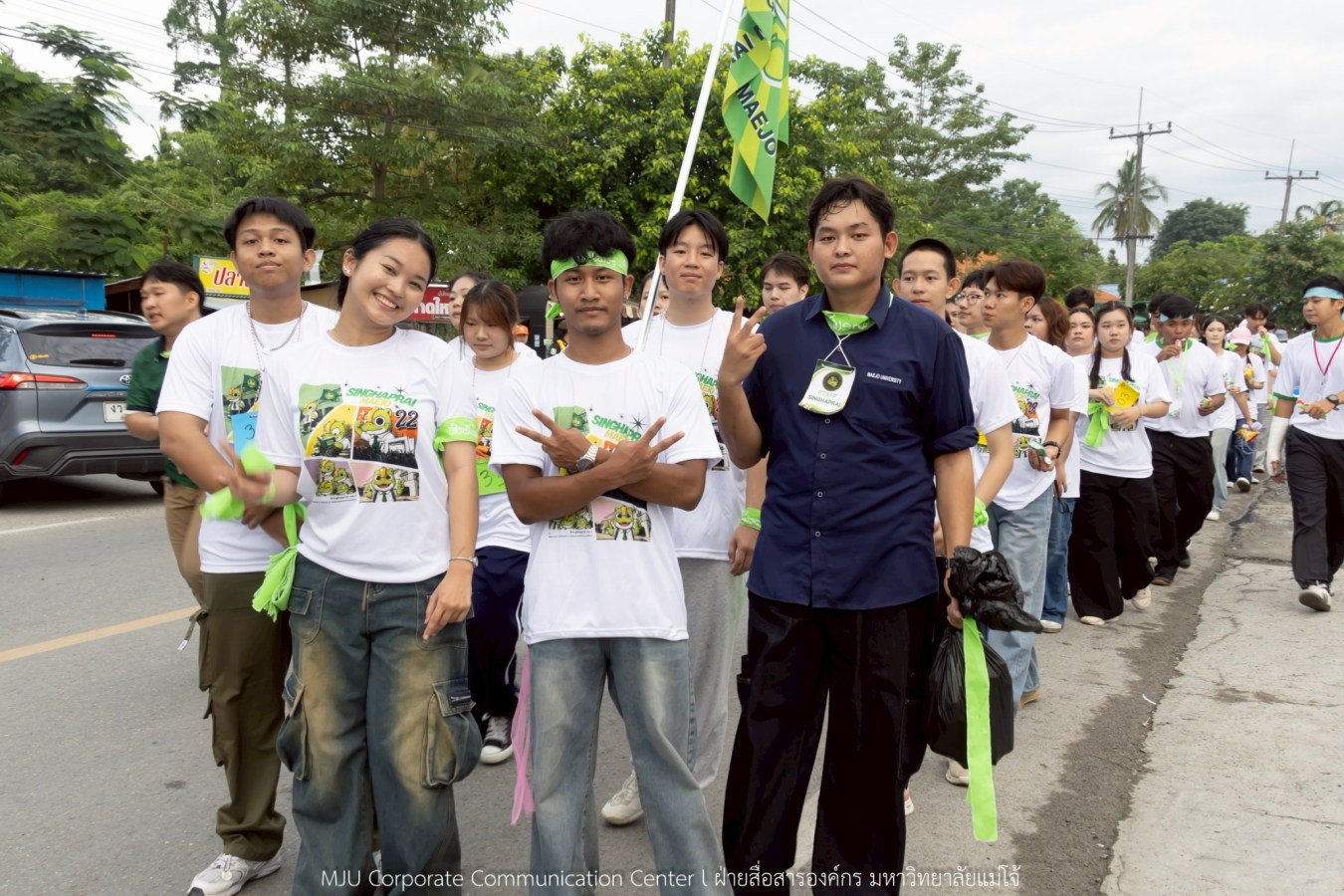 10 กิโลแห่งรอยยิ้ม ประเพณี เดินวิ่ง แม่โจ้ – สันทราย  ชาวสันทราย รุ่นพี่ ศิษย์เก่า  ร่วมต้อนรับอินทนิลช่อที่ 91 กว่า 6,200 คน อย่างอบอุ่น