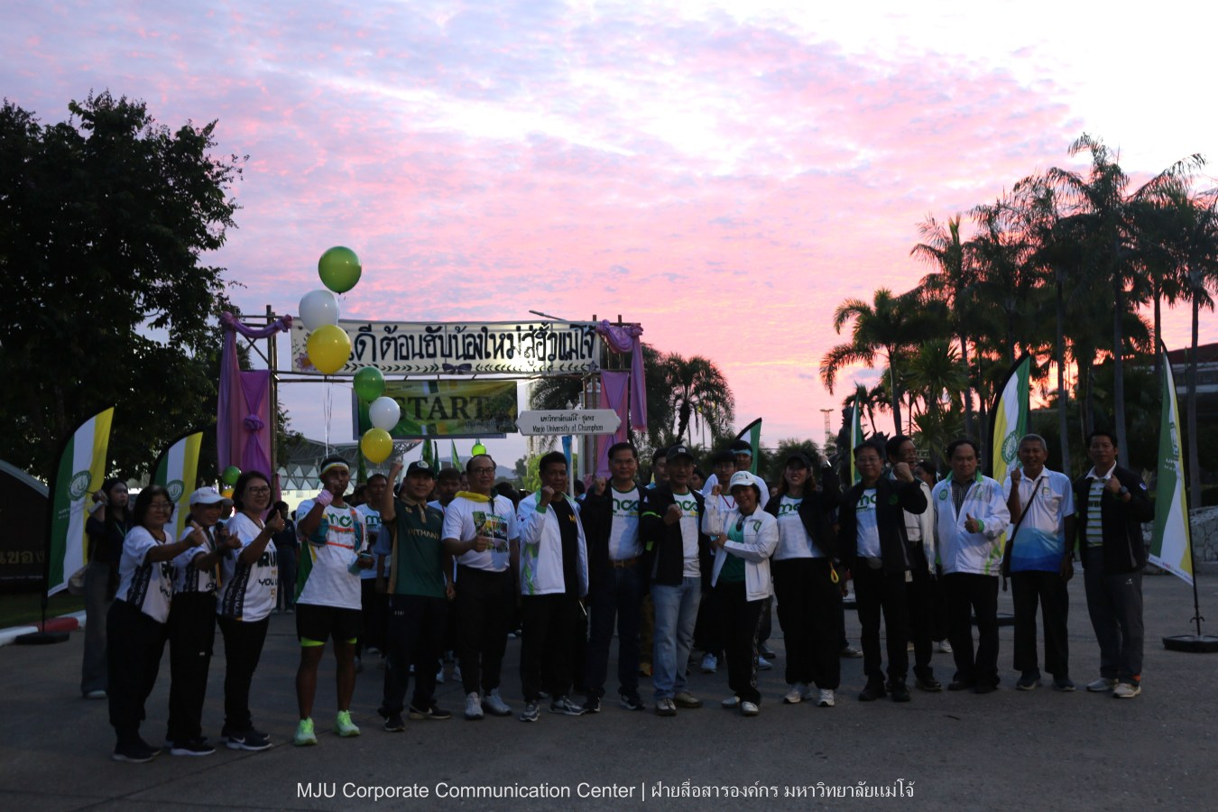 10 กิโลแห่งรอยยิ้ม ประเพณี เดินวิ่ง แม่โจ้ – สันทราย  ชาวสันทราย รุ่นพี่ ศิษย์เก่า  ร่วมต้อนรับอินทนิลช่อที่ 91 กว่า 6,200 คน อย่างอบอุ่น