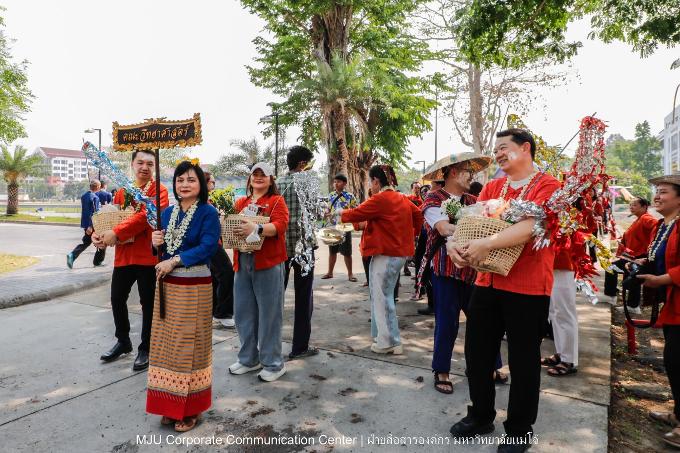 ชาวแม่โจ้ ร่วมพิธีดำหัวผู้อาวุโสและอธิการบดี ประจำปี 2569  สืบสานป๋าเวณี ปี๋ใหม่เมือง