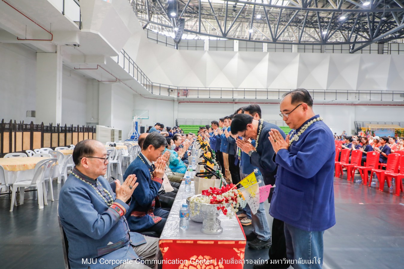 ชาวแม่โจ้ ร่วมพิธีดำหัวผู้อาวุโสและอธิการบดี ประจำปี 2569  สืบสานป๋าเวณี ปี๋ใหม่เมือง