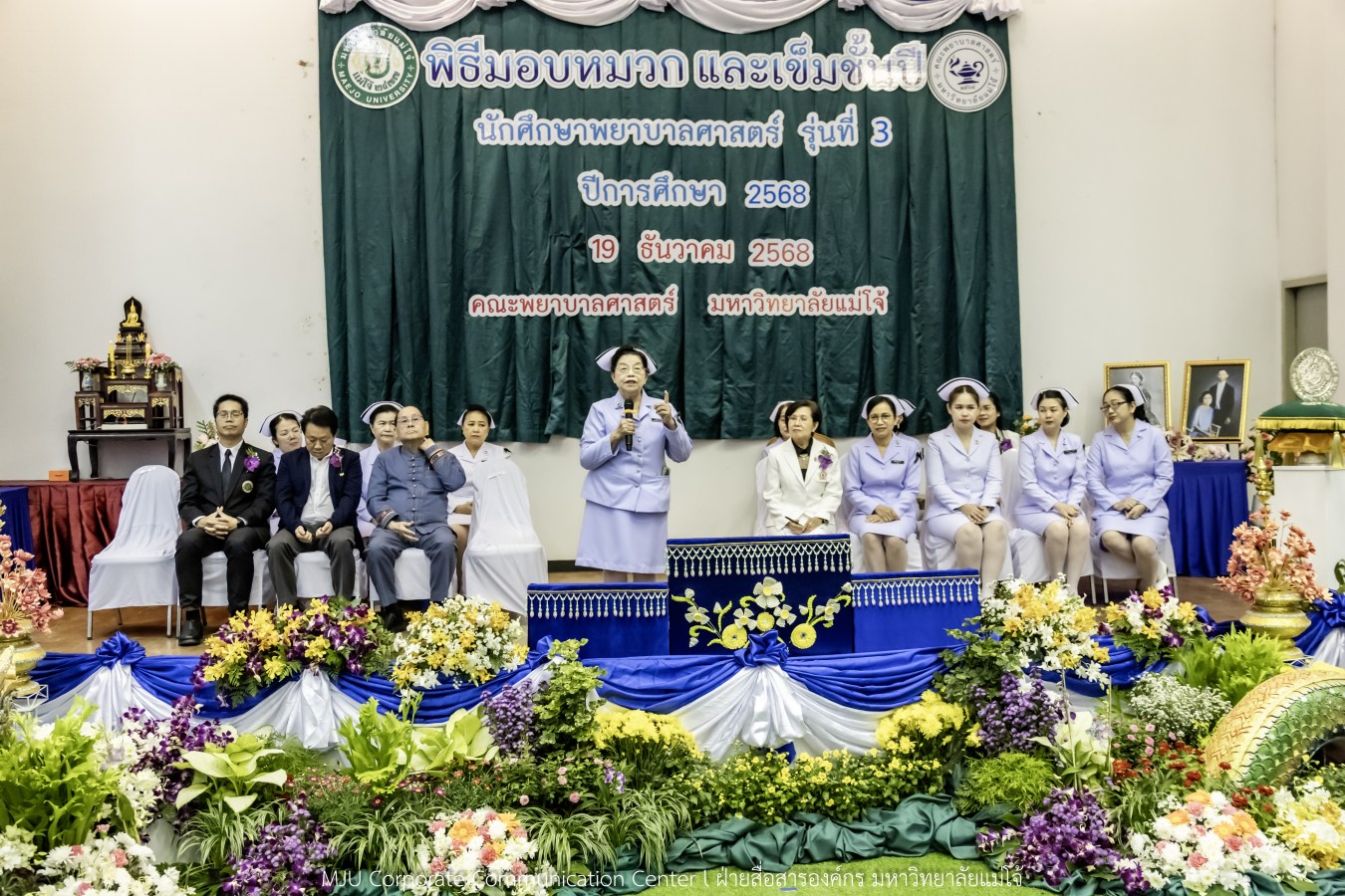 พยาบาลแม่โจ้ รุ่นที่ 3  รับหมวก เข็มเลื่อนชั้นปี และตะเกียงไนติงเกล เตรียมพร้อมออกฝึกปฏิบัติการจริงในสถานพยาบาล