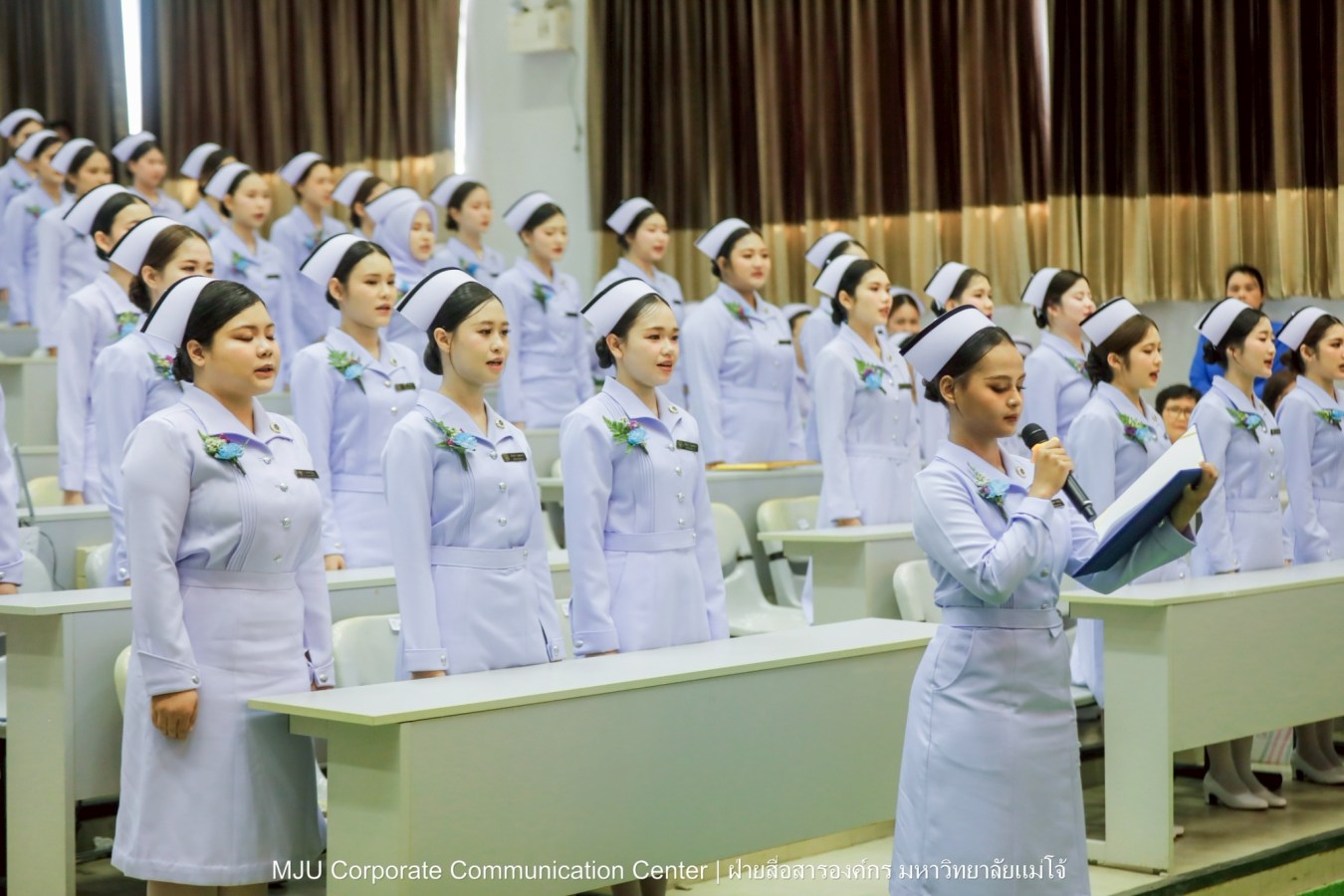 พยาบาลแม่โจ้ รุ่น 1 ประดับแถบหมวก-รับเข็มวิทยฐานะ พร้อมก้าวสู่พยาบาลวิชาชีพอย่างเป็นทางการ