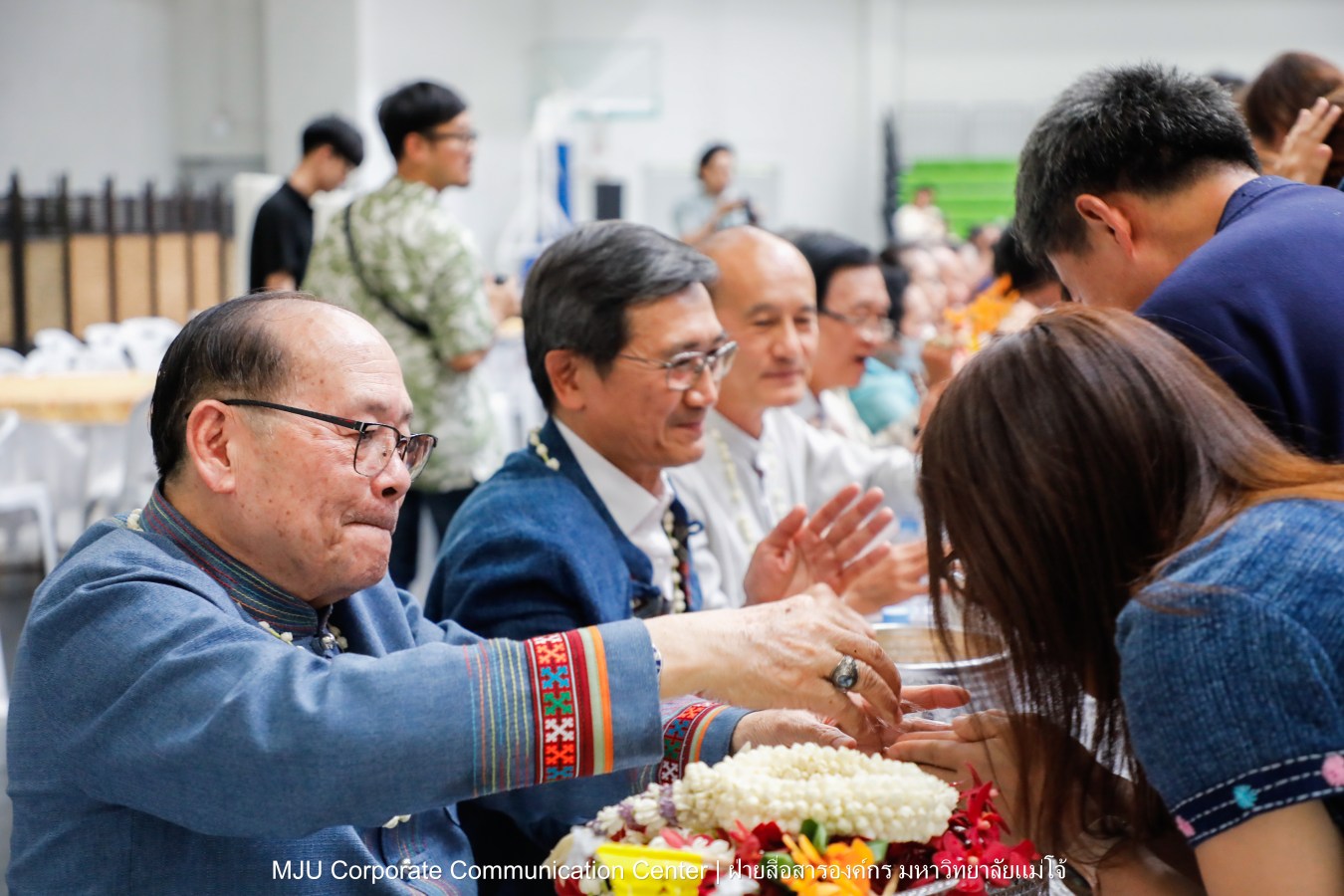 ชาวแม่โจ้ ร่วมพิธีดำหัวผู้อาวุโสและอธิการบดี ประจำปี 2569  สืบสานป๋าเวณี ปี๋ใหม่เมือง