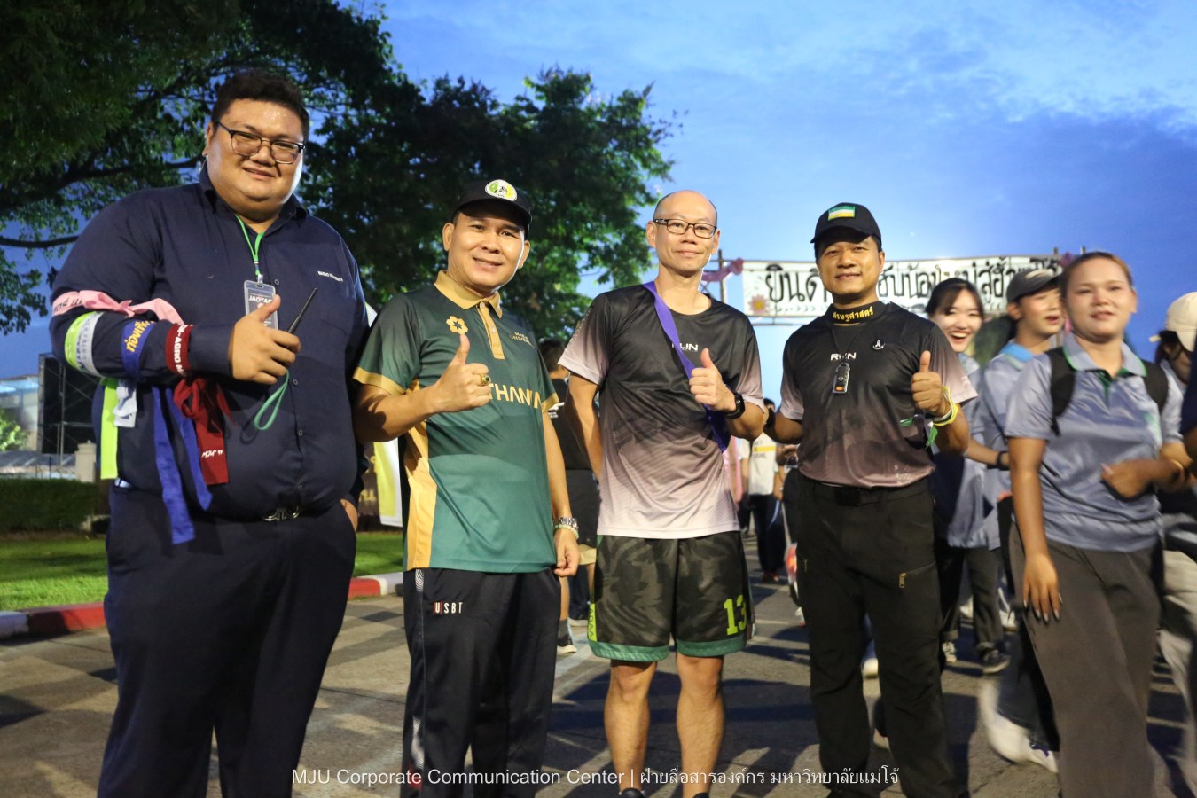 10 กิโลแห่งรอยยิ้ม ประเพณี เดินวิ่ง แม่โจ้ – สันทราย  ชาวสันทราย รุ่นพี่ ศิษย์เก่า  ร่วมต้อนรับอินทนิลช่อที่ 91 กว่า 6,200 คน อย่างอบอุ่น