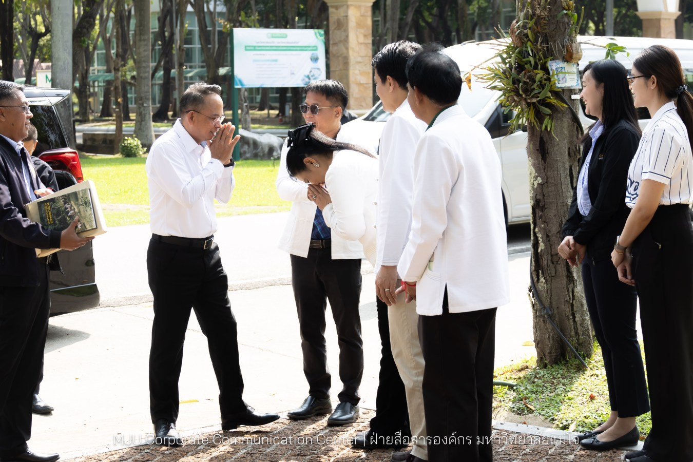 รองปลัดกระทรวงมหาดไทย สักการะสิ่งศักดิ์ ม.แม่โจ้