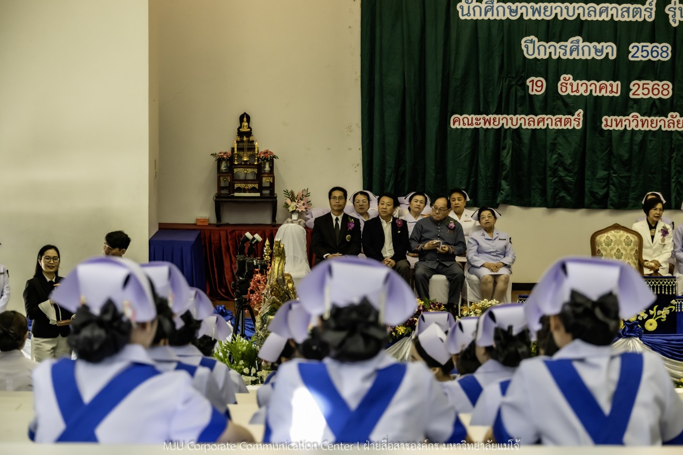 พยาบาลแม่โจ้ รุ่นที่ 3  รับหมวก เข็มเลื่อนชั้นปี และตะเกียงไนติงเกล เตรียมพร้อมออกฝึกปฏิบัติการจริงในสถานพยาบาล