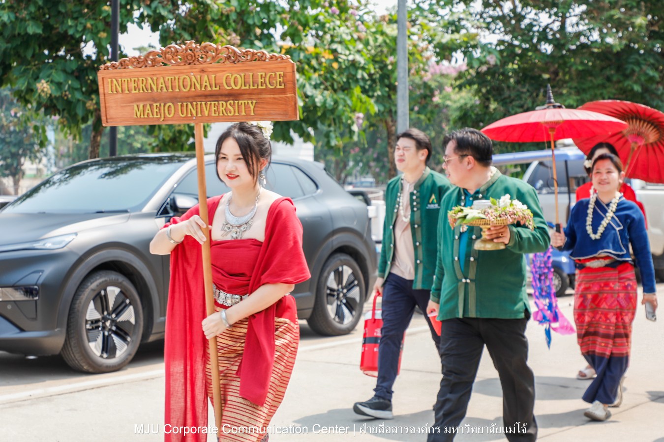 ชาวแม่โจ้ ร่วมพิธีดำหัวผู้อาวุโสและอธิการบดี ประจำปี 2569  สืบสานป๋าเวณี ปี๋ใหม่เมือง