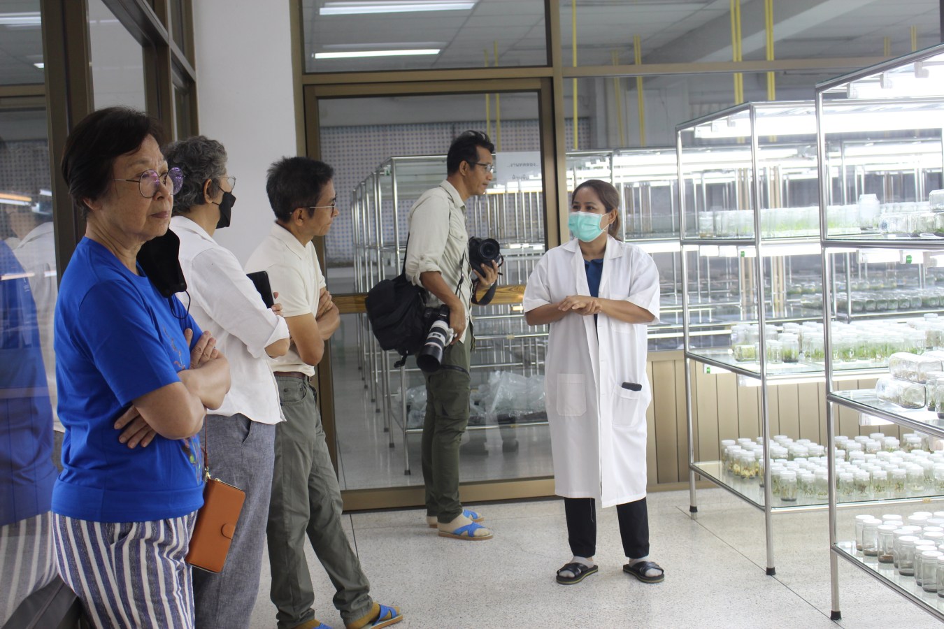 โครงการคืนชีวิตกล้วยไม้ไทยสู่ไพรพฤกษ์ฯ ม.แม่โจ้ ร่วมสนับสนุนโครงการรักษ์ป่าน่านตามพระราชดำริ  เตรียมทำหนังสือเฉลิมพระเกียรติสมเด็จพระนางเจ้าสิริกิติ์ พระบรมราชินีนาถ พระบรมราชชนนีพันปีหลวง