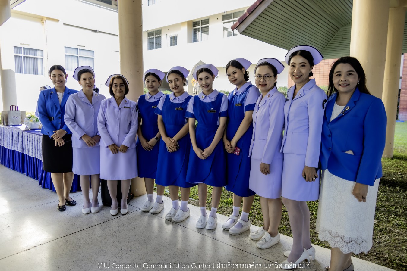 พยาบาลแม่โจ้ รุ่นที่ 3  รับหมวก เข็มเลื่อนชั้นปี และตะเกียงไนติงเกล เตรียมพร้อมออกฝึกปฏิบัติการจริงในสถานพยาบาล