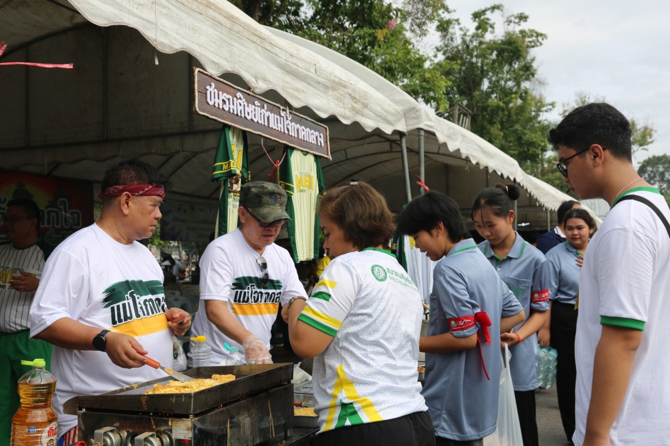 10 กิโลแห่งรอยยิ้ม ประเพณี เดินวิ่ง แม่โจ้ – สันทราย  ชาวสันทราย รุ่นพี่ ศิษย์เก่า  ร่วมต้อนรับอินทนิลช่อที่ 91 กว่า 6,200 คน อย่างอบอุ่น