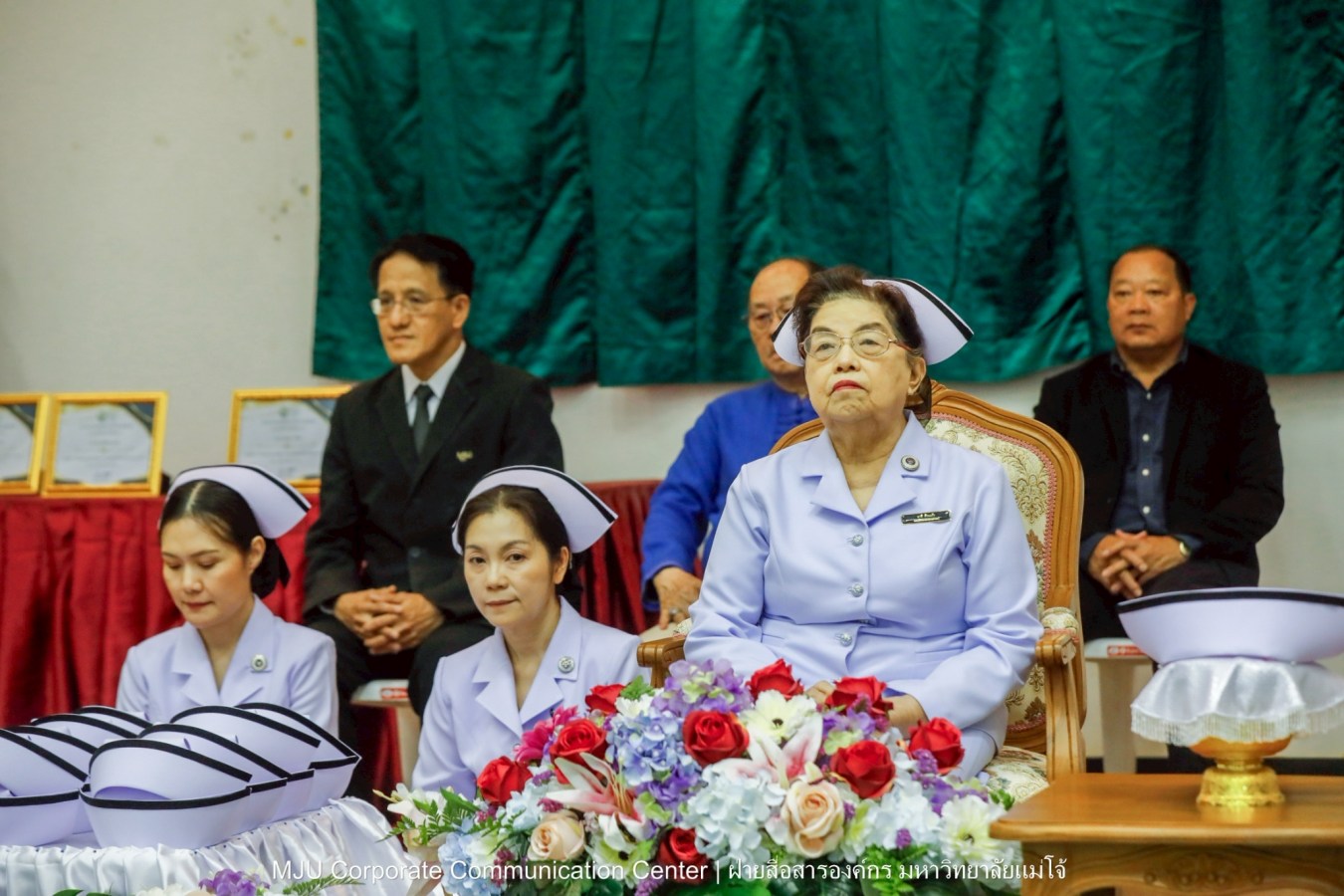 พยาบาลแม่โจ้ รุ่น 1 ประดับแถบหมวก-รับเข็มวิทยฐานะ พร้อมก้าวสู่พยาบาลวิชาชีพอย่างเป็นทางการ