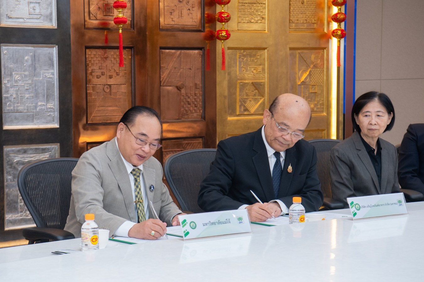 มหาวิทยาลัยแม่โจ้ ลงนามความร่วมมือโครงการเลี้ยงกุ้ง ร่วม บริษัท เจริญโภคภัณฑ์อาหาร จำกัด (มหาชน) ยกระดับงานวิจัยและพัฒนากำลังคนสู่มาตรฐานอุตสาหกรรมอย่างยั่งยืน