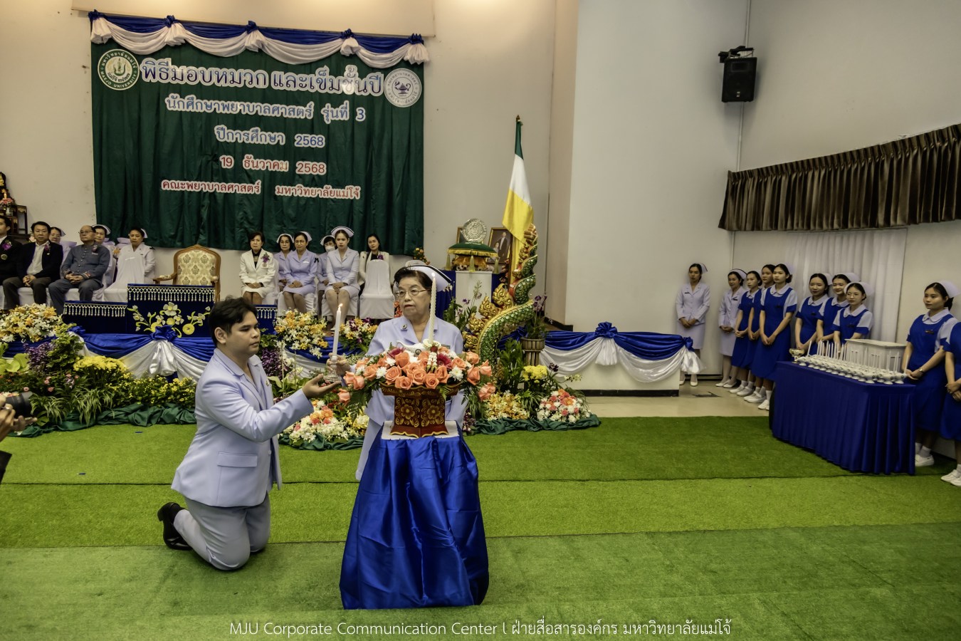 พยาบาลแม่โจ้ รุ่นที่ 3  รับหมวก เข็มเลื่อนชั้นปี และตะเกียงไนติงเกล เตรียมพร้อมออกฝึกปฏิบัติการจริงในสถานพยาบาล