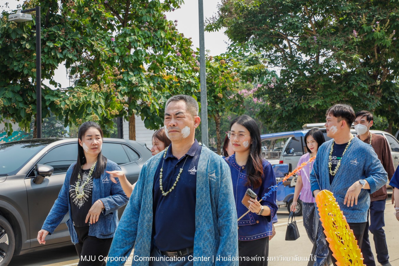 ชาวแม่โจ้ ร่วมพิธีดำหัวผู้อาวุโสและอธิการบดี ประจำปี 2569  สืบสานป๋าเวณี ปี๋ใหม่เมือง