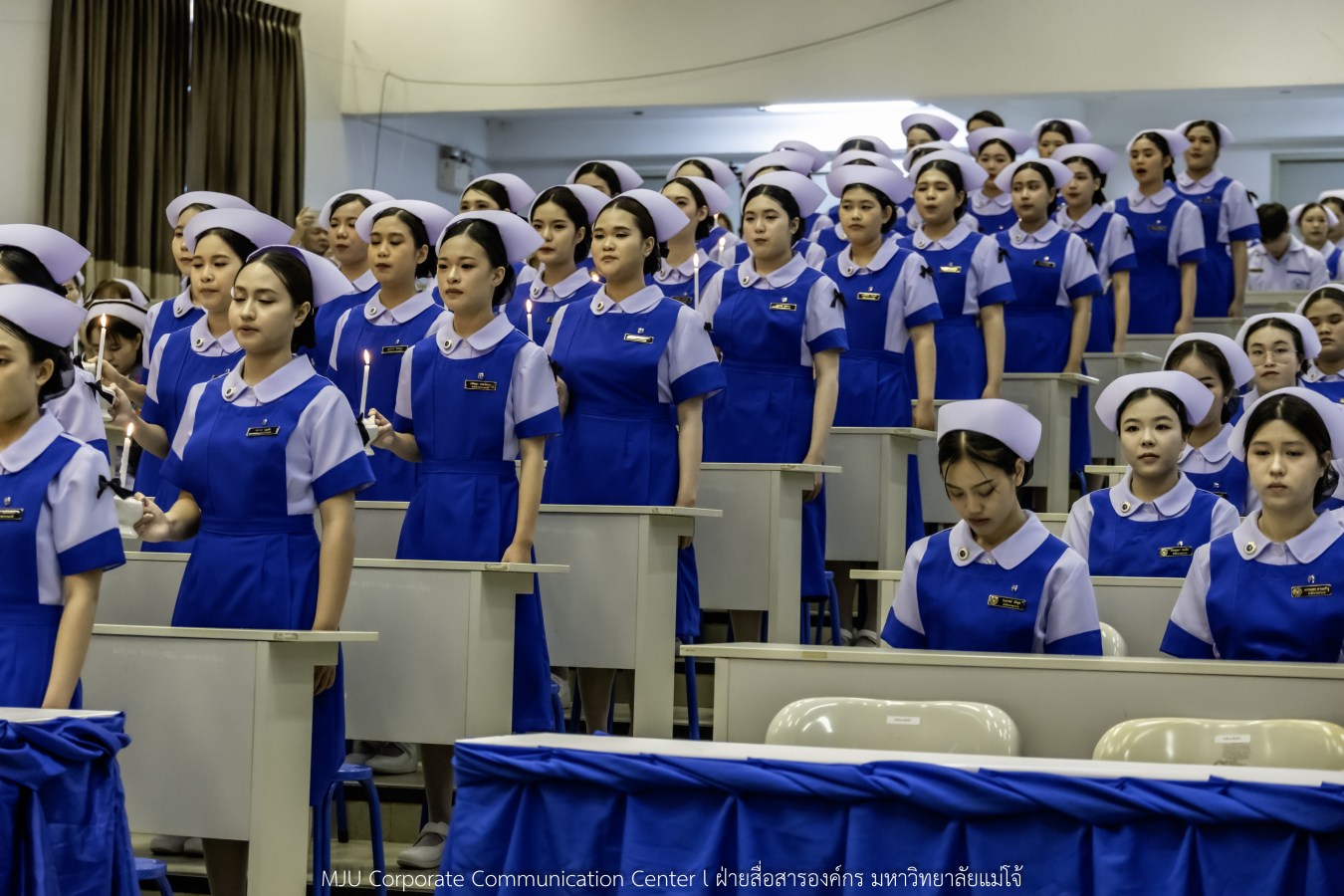 พยาบาลแม่โจ้ รุ่นที่ 3  รับหมวก เข็มเลื่อนชั้นปี และตะเกียงไนติงเกล เตรียมพร้อมออกฝึกปฏิบัติการจริงในสถานพยาบาล