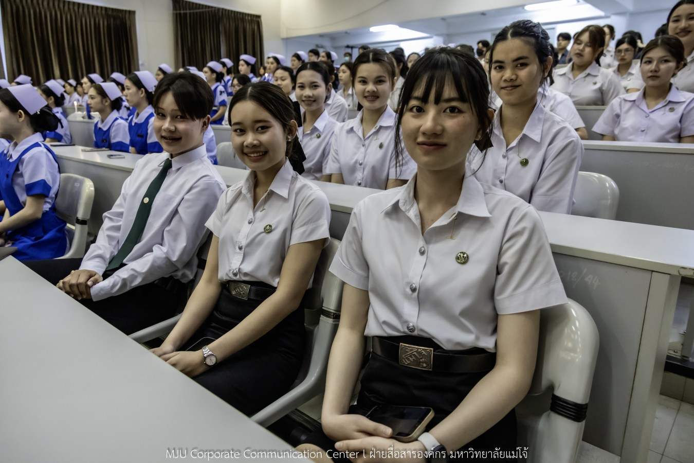 พยาบาลแม่โจ้ รุ่นที่ 3  รับหมวก เข็มเลื่อนชั้นปี และตะเกียงไนติงเกล เตรียมพร้อมออกฝึกปฏิบัติการจริงในสถานพยาบาล