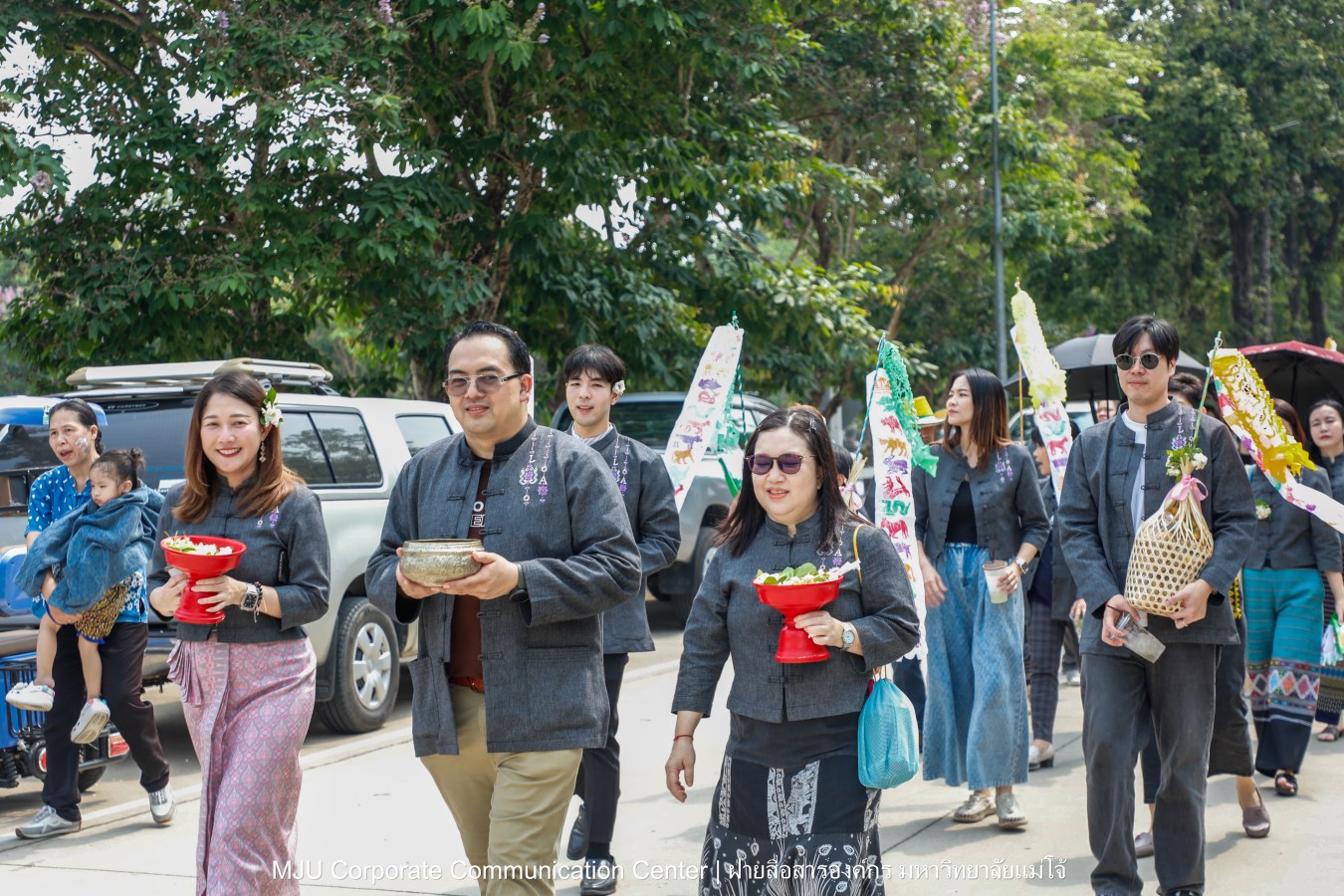 ชาวแม่โจ้ ร่วมพิธีดำหัวผู้อาวุโสและอธิการบดี ประจำปี 2569  สืบสานป๋าเวณี ปี๋ใหม่เมือง