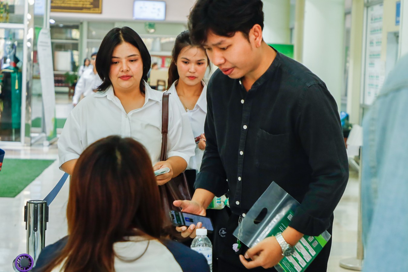 Congratulations    บรรยากาศ      บัณฑิตแม่โจ้ รายงานตัวเตรียมเข้าพิธีพระราชทานปริญญาบัตร ครั้งที่ 48