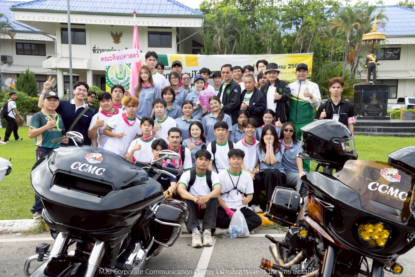 10 กิโลแห่งรอยยิ้ม ประเพณี เดินวิ่ง แม่โจ้ – สันทราย  ชาวสันทราย รุ่นพี่ ศิษย์เก่า  ร่วมต้อนรับอินทนิลช่อที่ 91 กว่า 6,200 คน อย่างอบอุ่น