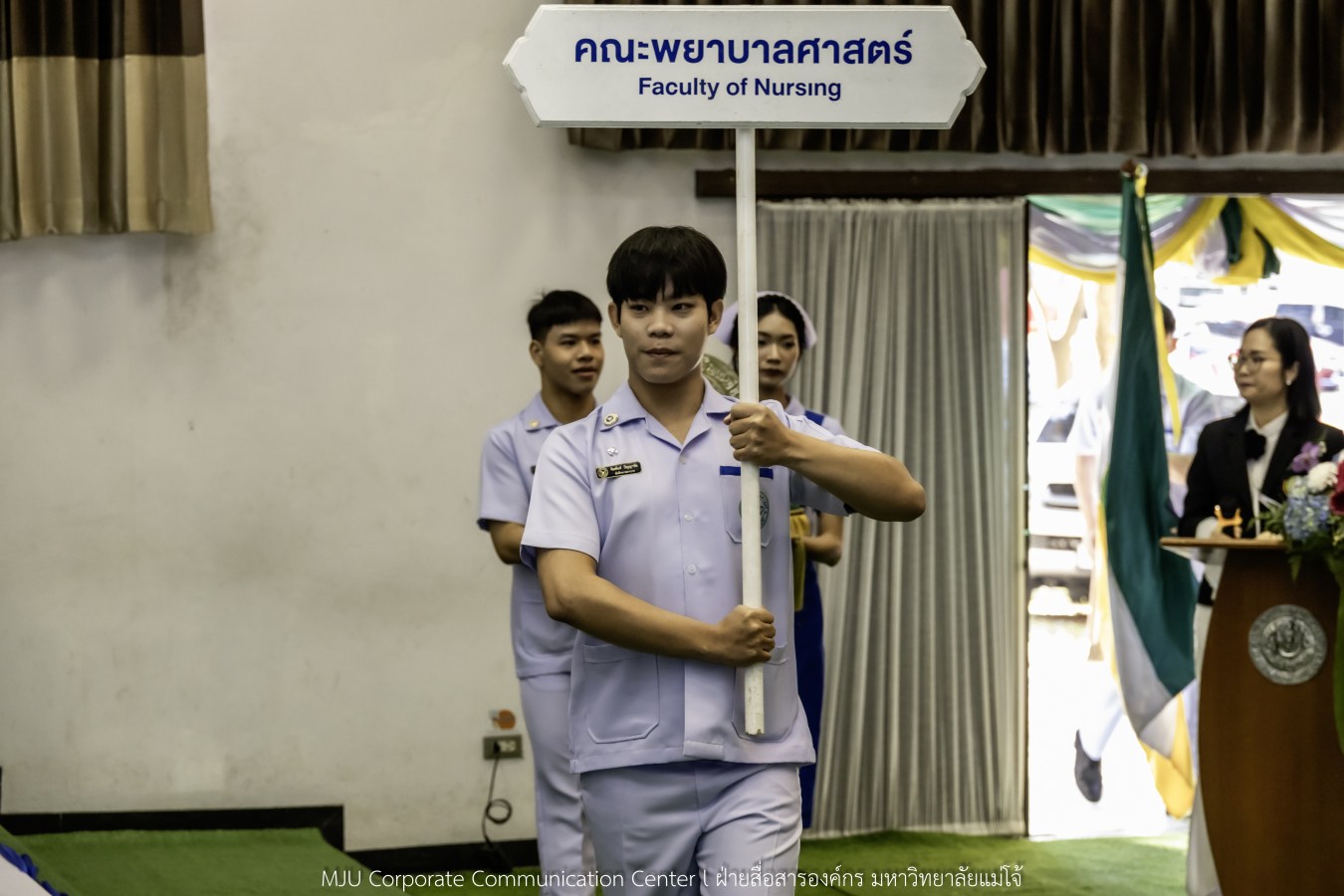 พยาบาลแม่โจ้ รุ่นที่ 3  รับหมวก เข็มเลื่อนชั้นปี และตะเกียงไนติงเกล เตรียมพร้อมออกฝึกปฏิบัติการจริงในสถานพยาบาล