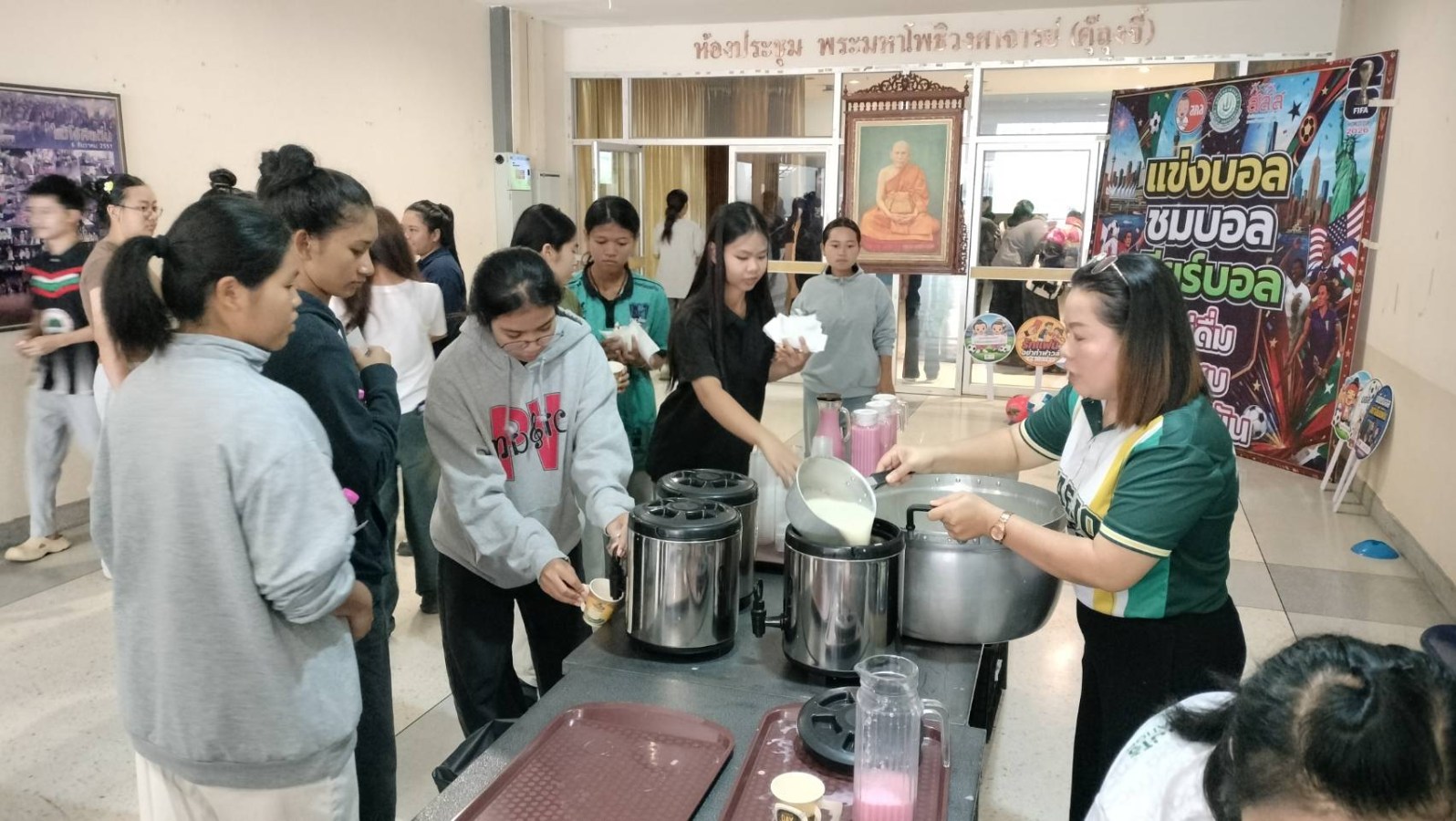ม.แม่โจ้-แพร่ฯ จัดกิจกรรม “ดื่มนม ชมบอล” ไม่ดื่ม ไม่สูบ ไม่พนัน เชียร์ฟุตบอลโลก 2026