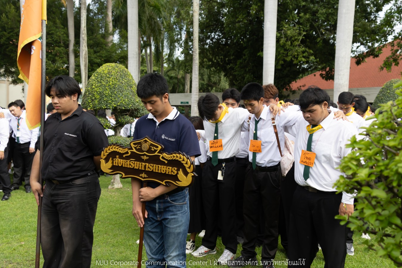 ม.แม่โจ้ เจิมหน้า-ผูกข้อมือ รับขวัญน้องใหม่ลูกแม่โจ้รุ่น 91