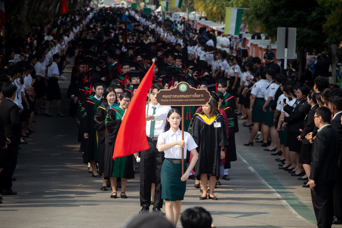 บรรยากาศ พิธีพระราชทานปริญญาบัตร มหาวิทยาลัยแม่โจ้ ประจำปีการศึกษา2567-2568 ครั้งที่ 48  ในวันที่ 19 กุมภาพันธ์ พ.ศ.2569 ณ ศูนย์กีฬาเฉลิมพระเกียรติ มหาวิทยาลัยแม่โจ้