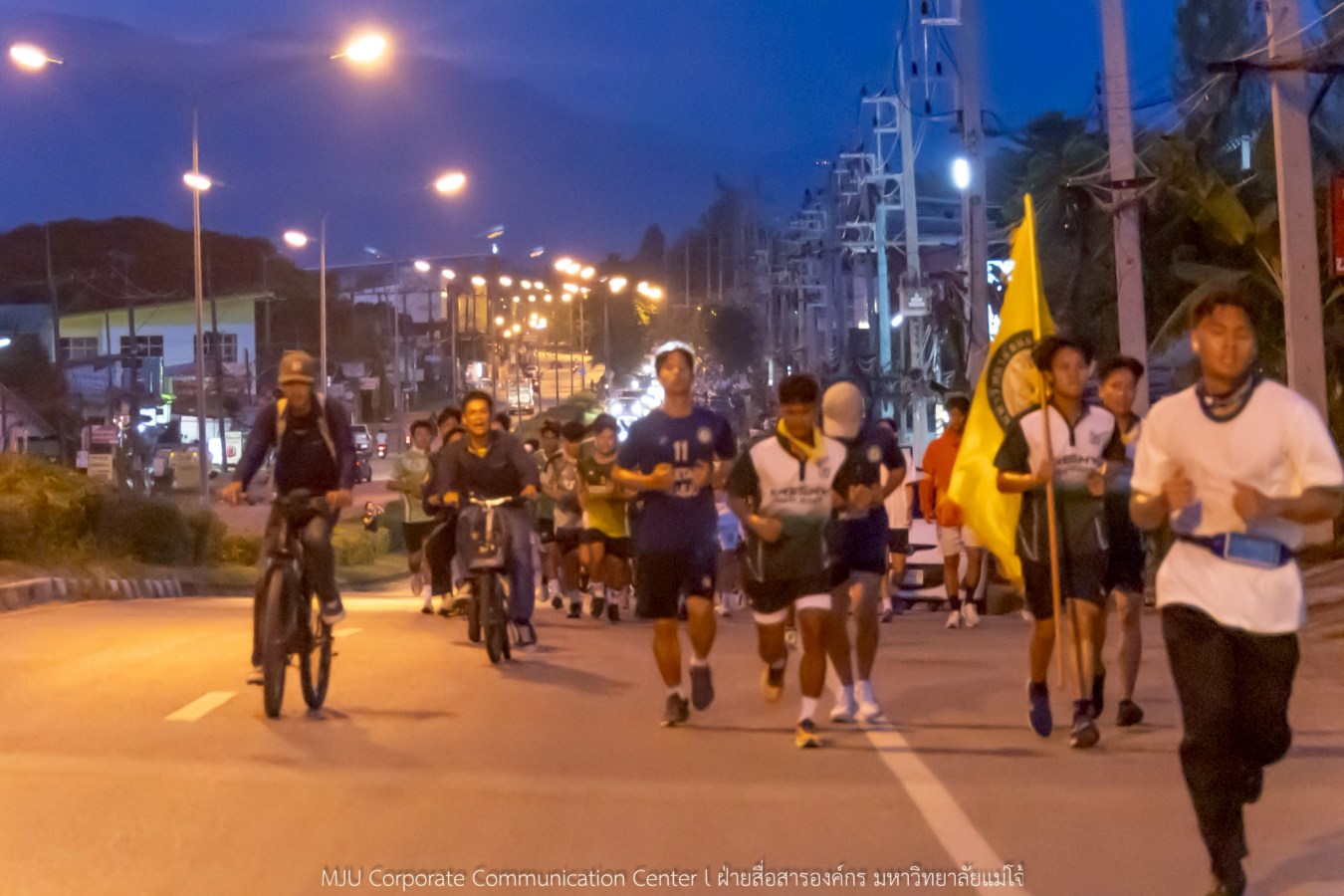 10 กิโลแห่งรอยยิ้ม ประเพณี เดินวิ่ง แม่โจ้ – สันทราย  ชาวสันทราย รุ่นพี่ ศิษย์เก่า  ร่วมต้อนรับอินทนิลช่อที่ 91 กว่า 6,200 คน อย่างอบอุ่น