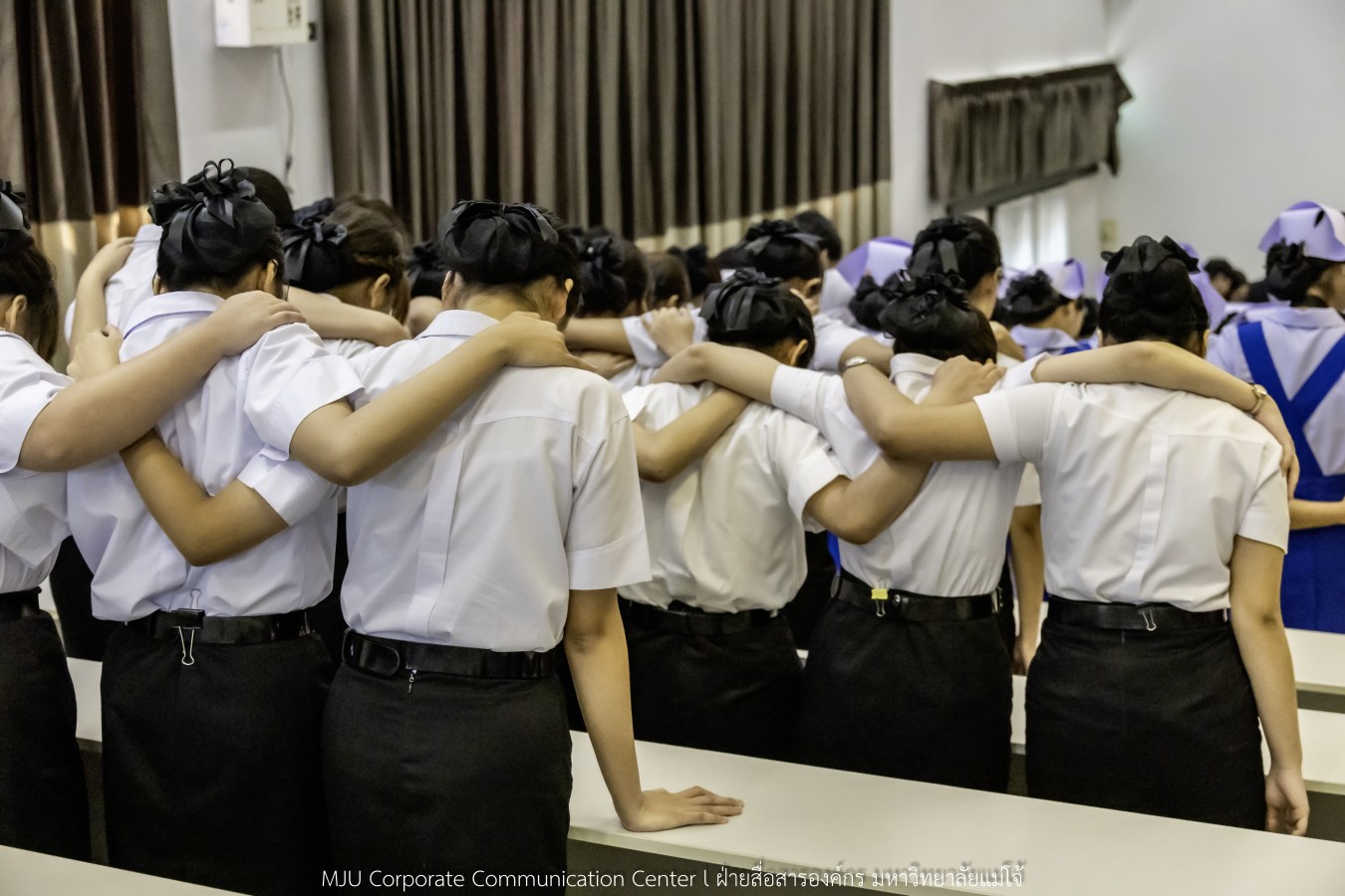 พยาบาลแม่โจ้ รุ่นที่ 3  รับหมวก เข็มเลื่อนชั้นปี และตะเกียงไนติงเกล เตรียมพร้อมออกฝึกปฏิบัติการจริงในสถานพยาบาล