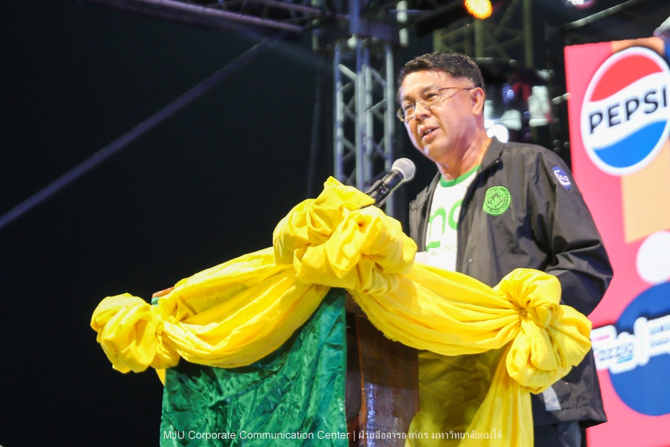 10 กิโลแห่งรอยยิ้ม ประเพณี เดินวิ่ง แม่โจ้ – สันทราย  ชาวสันทราย รุ่นพี่ ศิษย์เก่า  ร่วมต้อนรับอินทนิลช่อที่ 91 กว่า 6,200 คน อย่างอบอุ่น