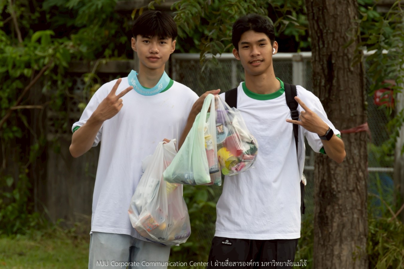 10 กิโลแห่งรอยยิ้ม ประเพณี เดินวิ่ง แม่โจ้ – สันทราย  ชาวสันทราย รุ่นพี่ ศิษย์เก่า  ร่วมต้อนรับอินทนิลช่อที่ 91 กว่า 6,200 คน อย่างอบอุ่น