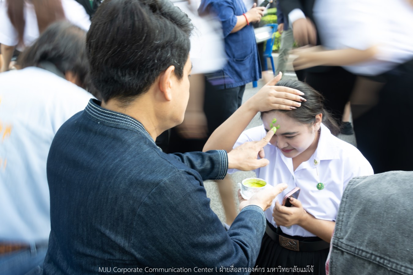 ม.แม่โจ้ เจิมหน้า-ผูกข้อมือ รับขวัญน้องใหม่ลูกแม่โจ้รุ่น 91