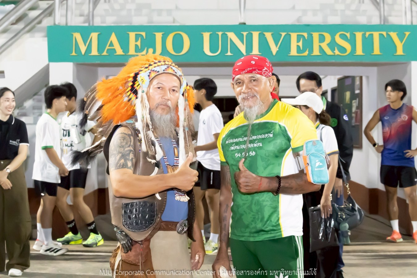 10 กิโลแห่งรอยยิ้ม ประเพณี เดินวิ่ง แม่โจ้ – สันทราย  ชาวสันทราย รุ่นพี่ ศิษย์เก่า  ร่วมต้อนรับอินทนิลช่อที่ 91 กว่า 6,200 คน อย่างอบอุ่น