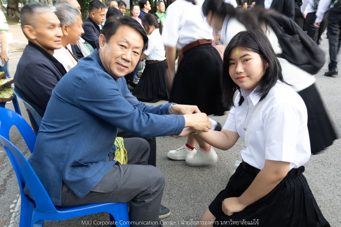 ม.แม่โจ้ เจิมหน้า-ผูกข้อมือ รับขวัญน้องใหม่ลูกแม่โจ้รุ่น 91