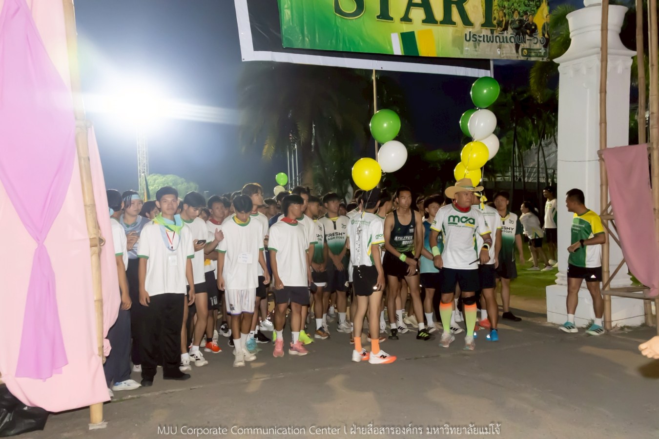 10 กิโลแห่งรอยยิ้ม ประเพณี เดินวิ่ง แม่โจ้ – สันทราย  ชาวสันทราย รุ่นพี่ ศิษย์เก่า  ร่วมต้อนรับอินทนิลช่อที่ 91 กว่า 6,200 คน อย่างอบอุ่น