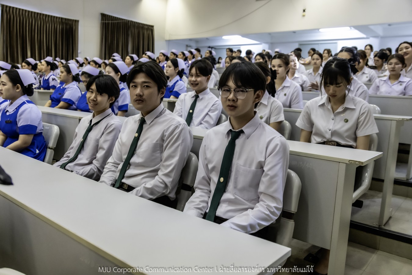 พยาบาลแม่โจ้ รุ่นที่ 3  รับหมวก เข็มเลื่อนชั้นปี และตะเกียงไนติงเกล เตรียมพร้อมออกฝึกปฏิบัติการจริงในสถานพยาบาล